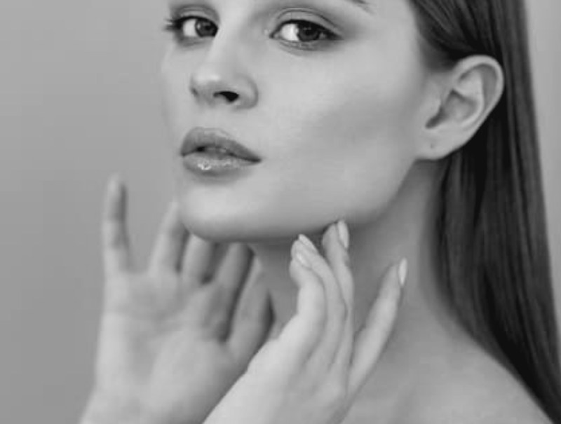 Natürlich geplante Lippenbehandlung mit Hyaluronsäure